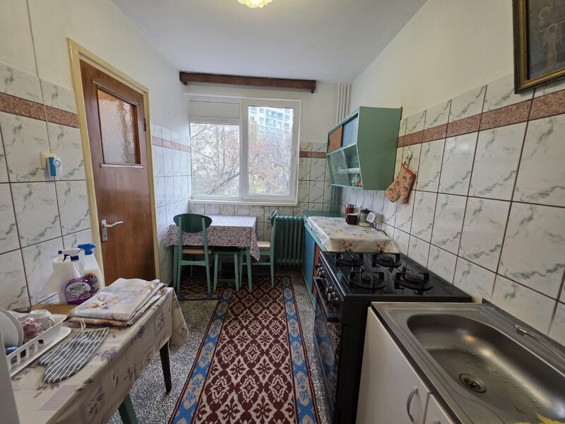 1 Decembrie 1918, intersectie Jean Steriadi, 10 minute metrou , vav Auchan,