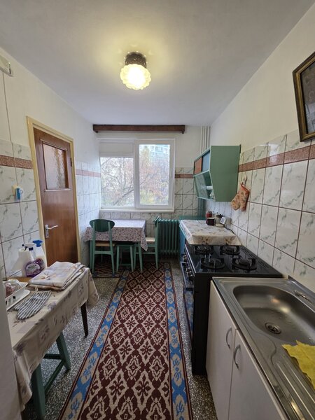 1 Decembrie 1918, intersectie Jean Steriadi, 10 minute metrou , vav Auchan,