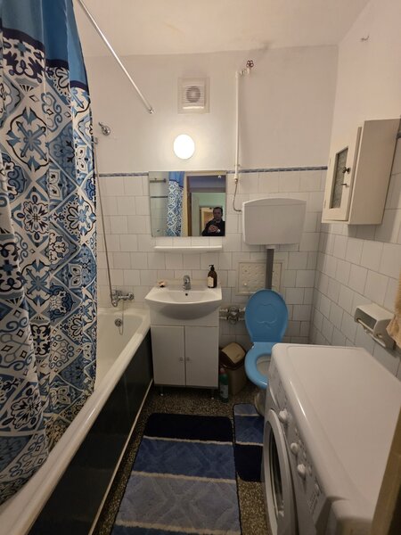 1 Decembrie 1918, intersectie Jean Steriadi, 10 minute metrou , vav Auchan,